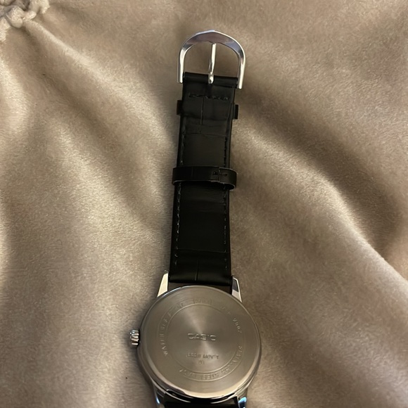 **SOLD ELSEWHERE** Casio - Silver Watch w/ Black Band - Picture 4 of 14